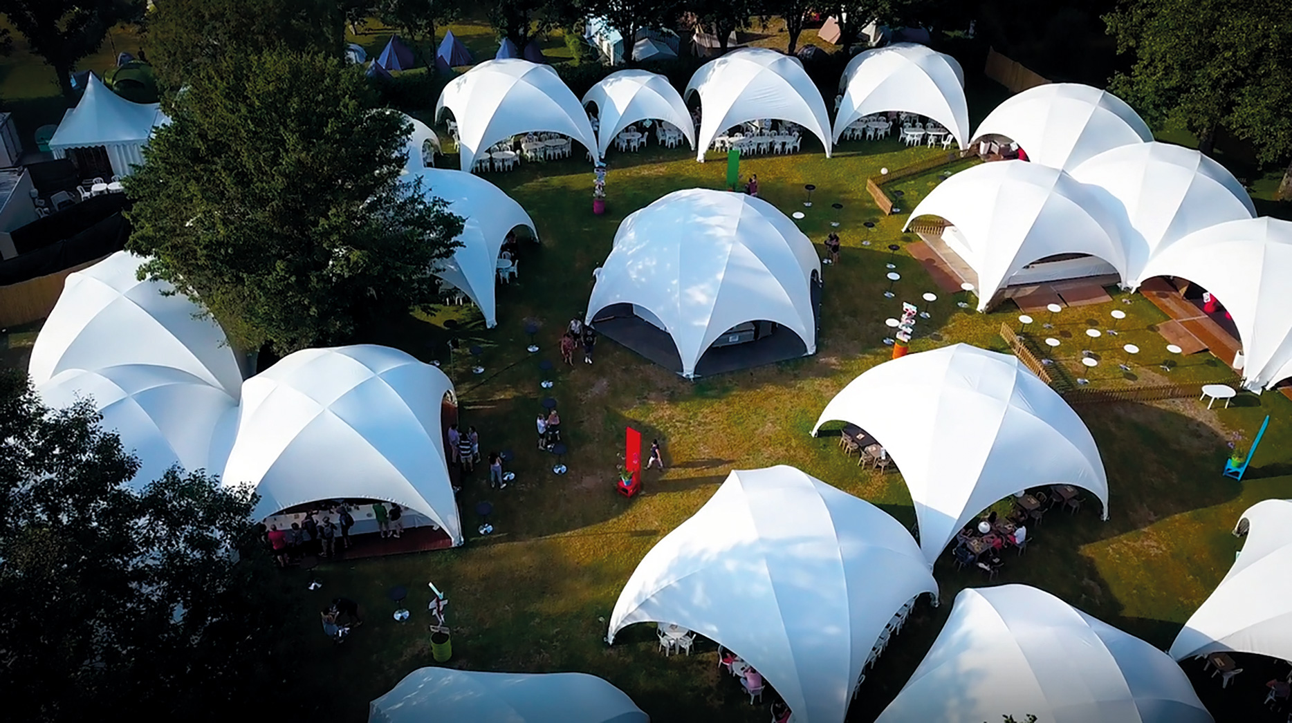 how to keep guests cool during an outdoor event