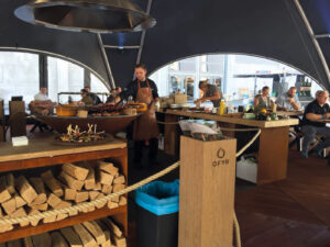 Hexadome with grilling hood