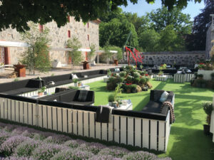 Customizable outfoor furniture